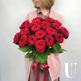 Bukiet „Red Naomi 19 róż”