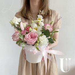 Kwiaty w pudełku na kapelusze „Dolce”