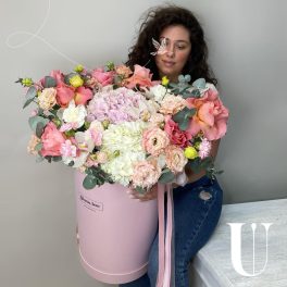 Kwiaty w pudełku na kapelusze „Monika Bellucci”