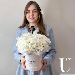 Kwiaty w pudełku na kapelusze „Biały Wiersz”