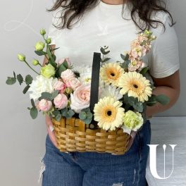 Koszyk kwiatów „Waniliowe Niebo”